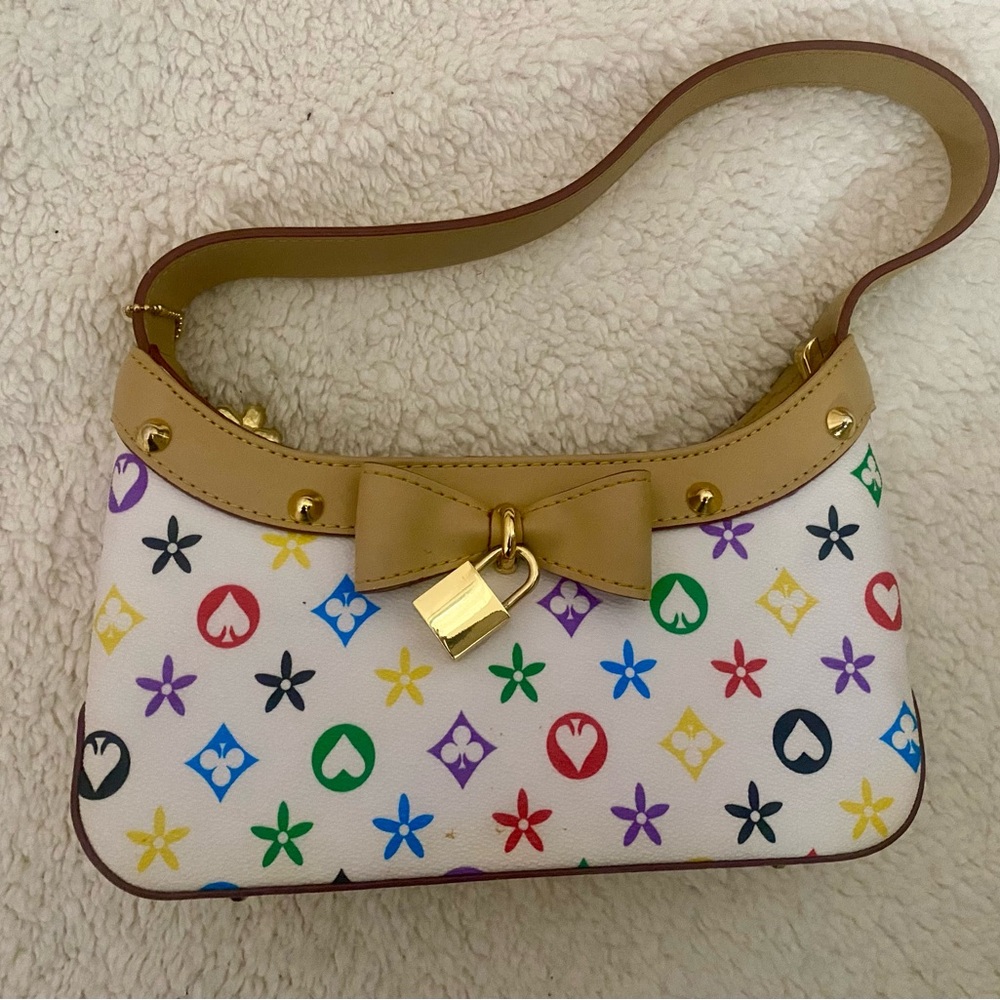 White Shoulder Bag with Structured Design and Gold Hardware